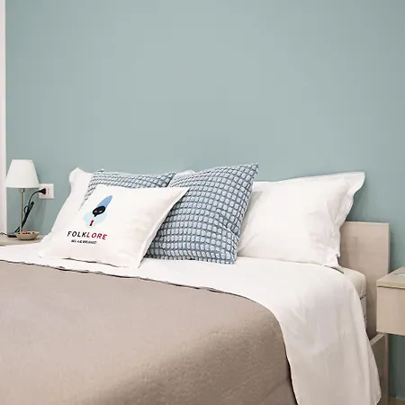 Couette-café Folklore Naples