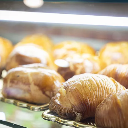 Folklore 4* نابولي